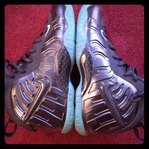 Nike foamposites size 6 youth 8 womens